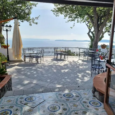 ゲストハウス L'incanto Ischia 4*