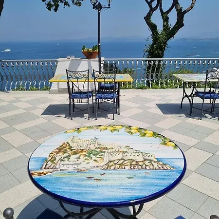ゲストハウス L'incanto Ischia