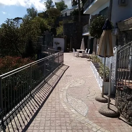 ゲストハウス L'incanto Ischia カザミッチョラ・テルメ